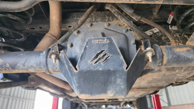 Rear differential and its skid plate, surface rust across the housing and every fastener