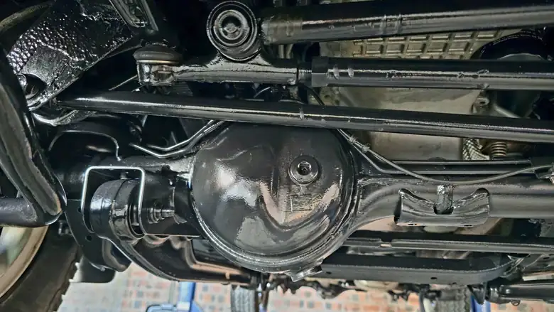 Front differential and crossmember
