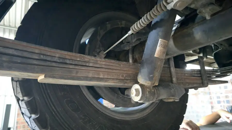 Rear leaf springs before treatment